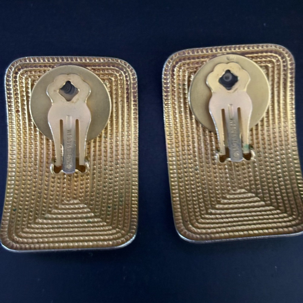 Norma Jean vintage gold clip in square earrings.  Great condition. - Picture 3 of 4